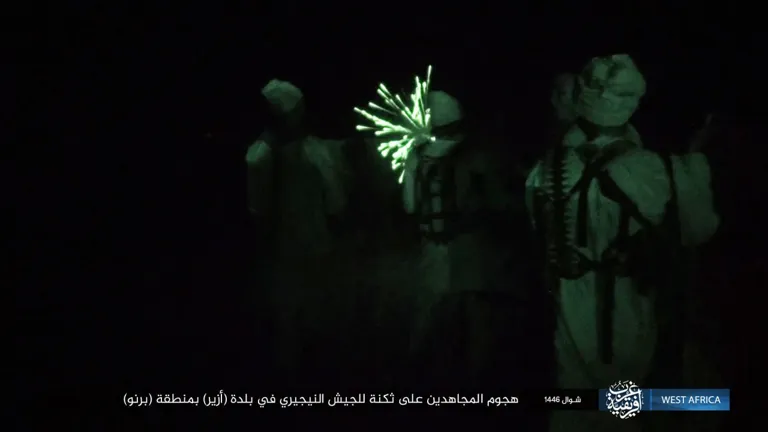 ولاية غرب إفريقية – صور: هجوم جنود الخلافة على ثكنة للجيش النيجيري المرتد في بلدة (أزير) بمنطقة (برنو) شمالي نيجيريا ولاية غرب إفريقية – صور: هجوم جنود الخلافة على ثكنة للجيش النيجيري المرتد في بلدة (أزير) بمنطقة (برنو) شمالي نيجيريا