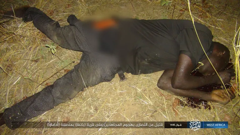 ولاية غرب إفريقية – صور: نتائج هجوم جنود الخلافة على قرية (بانغا) النصرانية بمنطقة (أداماوا) شمالي نيجيريا